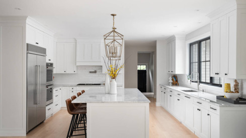 White Lacquered Shaker Kitchen - Crown built-to-ceiling
