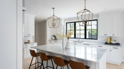 White Lacquered Shaker Kitchen - Overhang for seating with Baseboard