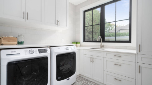 Laundry - White Lacquered Shaker - Countertop above Machines